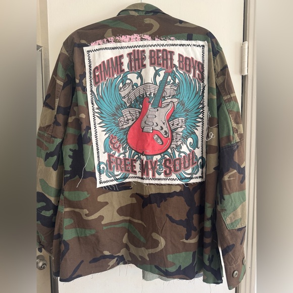 Upcycled Camo Army Jacket w/ Paint Splatter Rock Graphic Back Patch J Coons SZ L - Picture 3 of 10